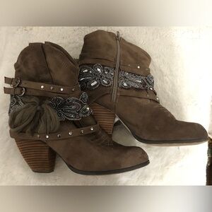 Womens Tan Faux Leather Booties. Size 9.5